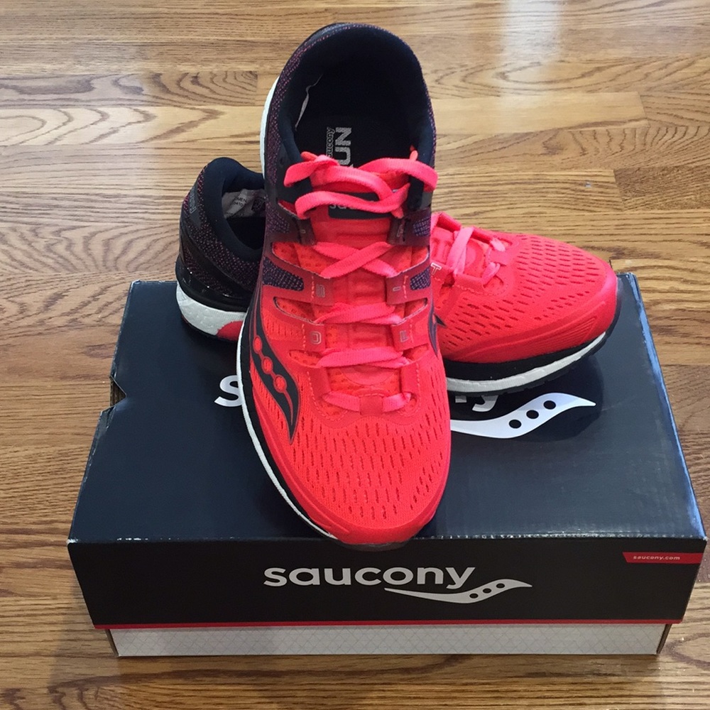 NWT Saucony Everun Liberty ISO in Neon Red/BLK/GRY
